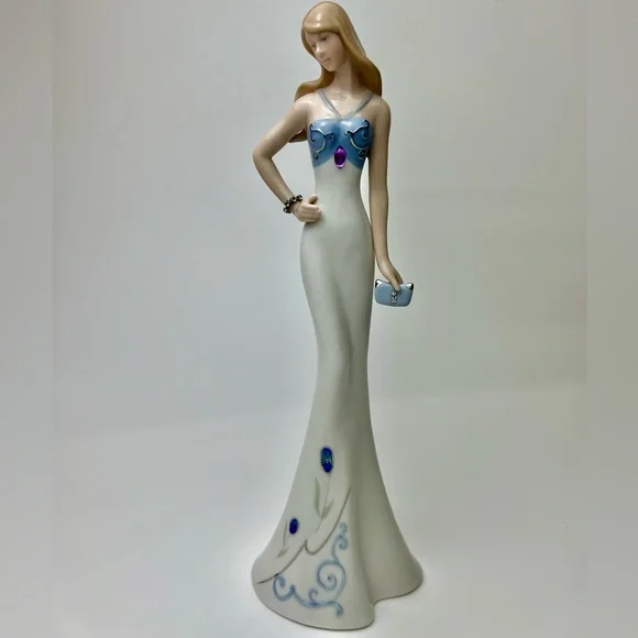 Cosmos Porcelain Elegant Doll - Picture 1 of 17